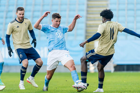 Malmö FFs Lasse Berg Johnsen och Östers IFs Raymond Adjei