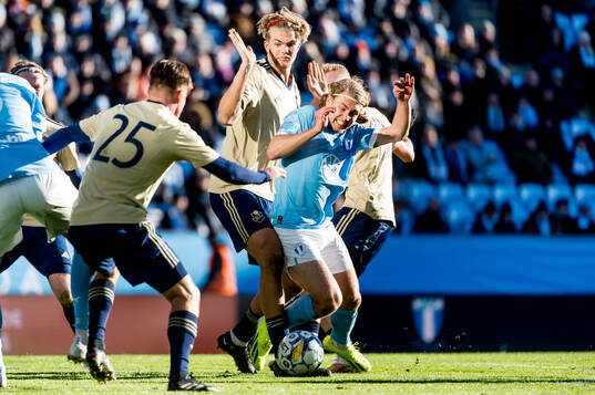 Malmö FFs Sebastian Nanasi och Östers IFs Mattis Adolfsson