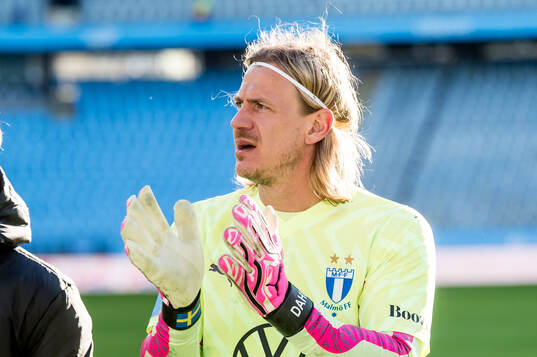 Malmö FFs målvakt Johan Dahlin jublar