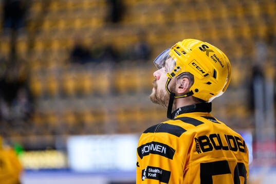 Skellefteås Arvid Lundberg  innan ishockeymatchen i SHL