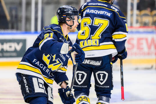 HV71s Mattias Tedenby innan ishockeymatchen i SHL mellan