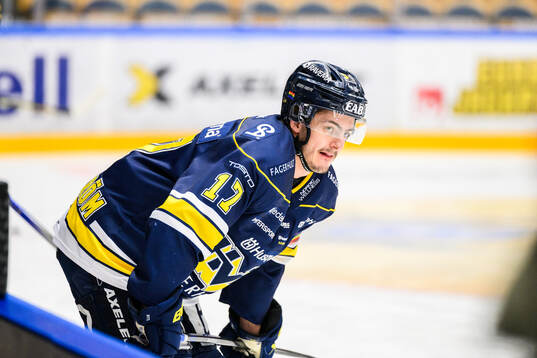 HV71s Isac Brännström  innan ishockeymatchen i SHL mellan