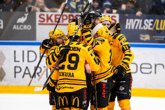 Skellefteås Dylan Sikura jublar