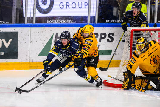 HV71s Herman Hansson och Skellefteås Petter Granberg