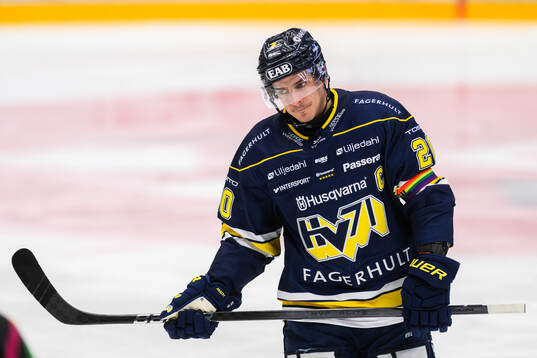HV71s André Petersson deppar