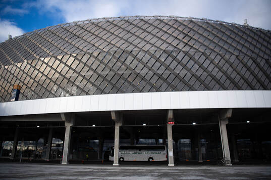 Västerås spelarbuss utanför Tele2 Arena