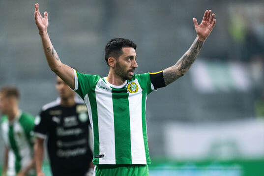 Hammarbys Nahir Besara reagerar
