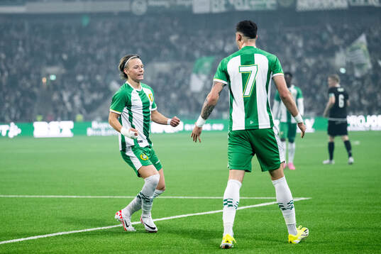 Hammarbys August Mikkelsen jublar med Viktor Djukanovic