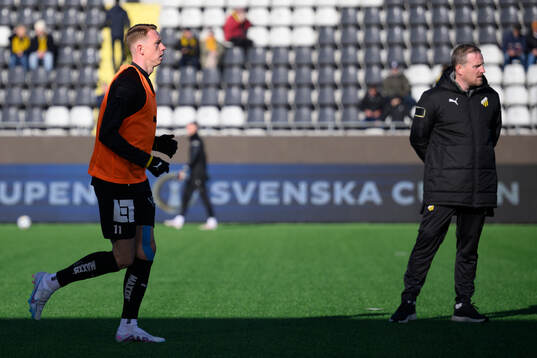 BK Häckens Julius Lindberg och assisterande tränare