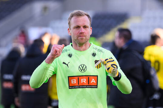 BK Häckens målvakt Peter Abrahamsson  jublar