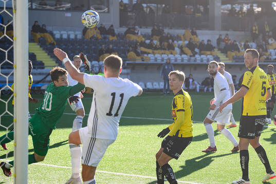 BK Häckens Abdulrazaq Ishaq  gör 2-0 bakom Östersunds