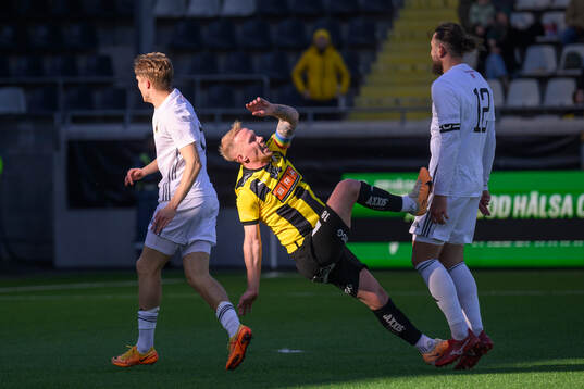Östersunds Jakob Hedenquist , BK Häckens Mikkel Rygaard