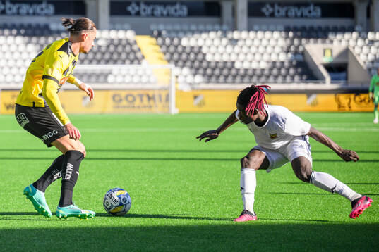 BK Häckens Amor Layouni och Östersunds Yannick Armel