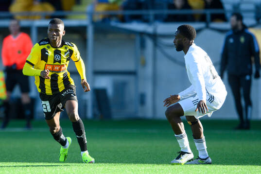 BK Häckens Akoua Romeo Amane och Östersunds Mansour Sinyan