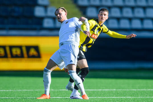 Östersunds Sebastian Karlsson Grach och BK Häckens Nikola