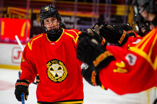 Brynäs Julia Östlund jublar