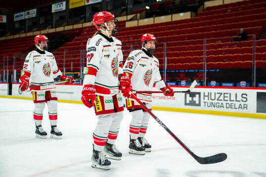 Modos Victoria Klimek och Abygail Moloughny deppar