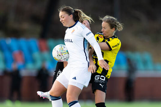 Djurgårdens Olivia Ländin Sjöblom och Häckens  Aivi Luik
