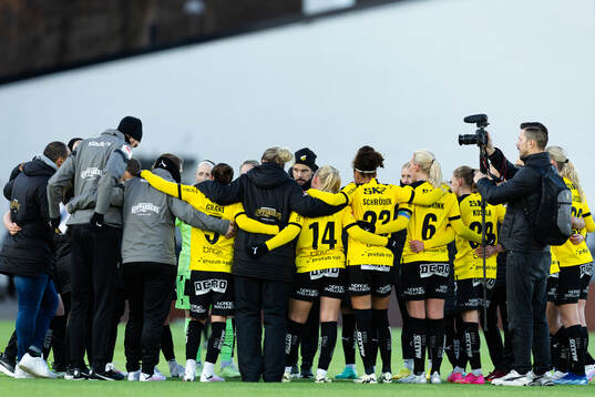 Häckens spelare och ledares samlade
