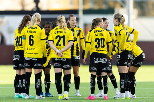 Häckens spelare samlade innan andra halvleken av