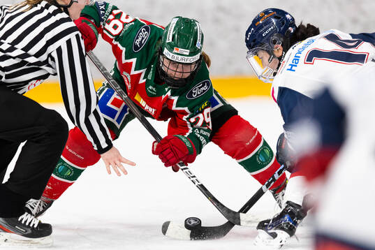 Frölundas Felizia Wikner-Zienkiewicz tekar mot Linköpings