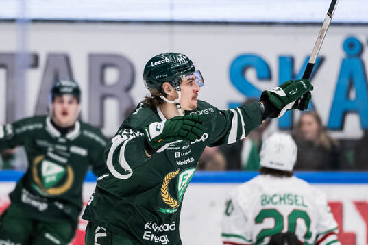 Färjestads David Tomasek jublar