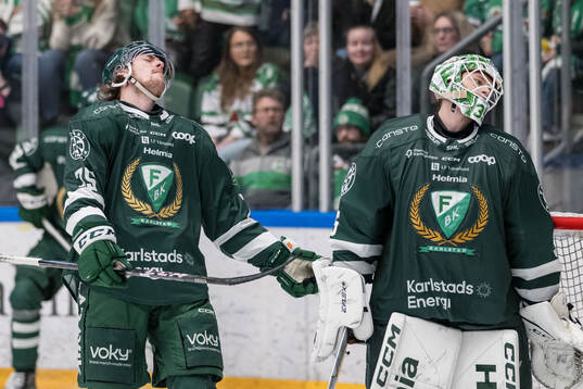 Färjestads Jeremy Salvas Groleau och målvakt Carl Lindbom