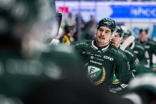 Färjestads David Tomasek jublar