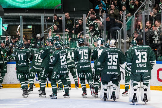 Färjestads spelare jublar