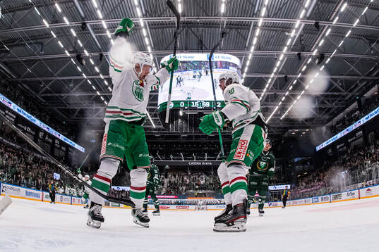 Rögles Anton Bengtsson och Dennis Everberg  jublar