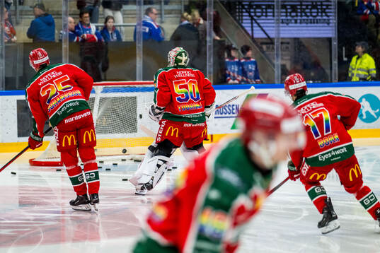 Frölundas spelare med pride färgade siffror
