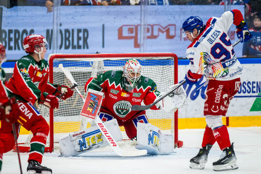 Frölundas målvakt Frans Tuohimaa och Oskarshamns Nick