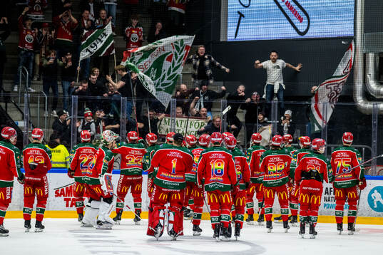 Frölunda spelare jublar