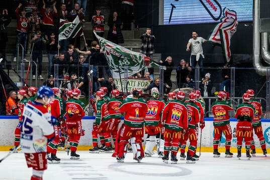 Frölunda spelare jublar