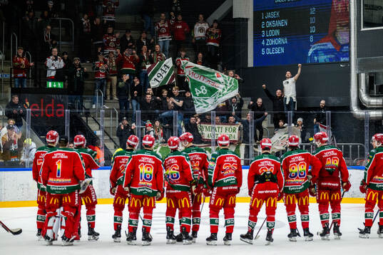 Frölunda spelare jublar
