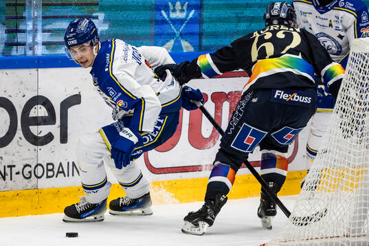uLeksands Alexander Lundqvist nder ishockeymatchen i SHL