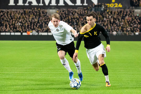 Örebros Oskar Käck och AIKs Bersant Celina