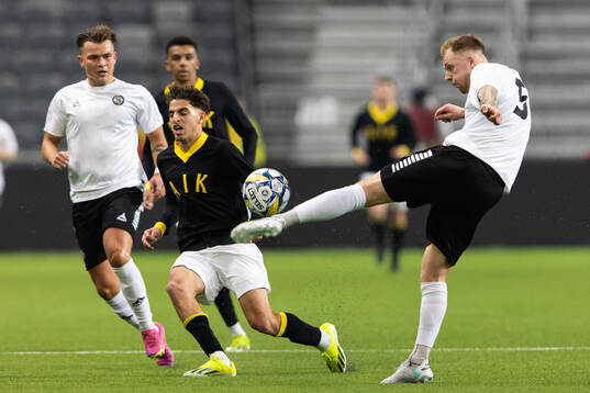 AIKs Taha Ayari och Örebros Jesper Modig