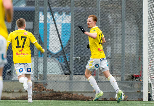 Falkenbergs FFs Linus Borgström jublar