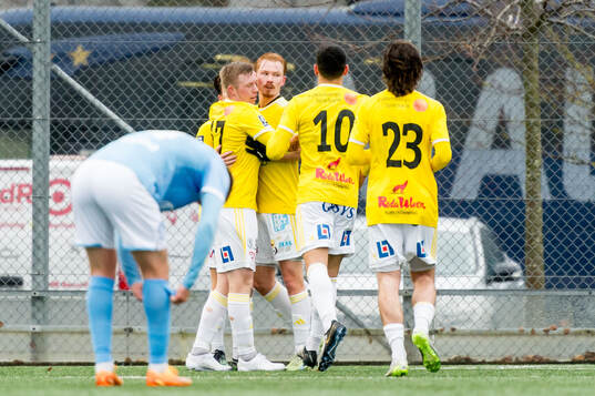 Falkenbergs FFs Linus Borgström jublar