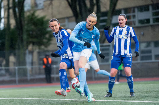Malmö FFs Beatrice Persson och IFK Göteborgs Evelina