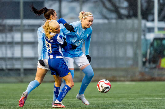 Malmö FFs Rebecka Holm och IFK Göteborgs Leia Molund
