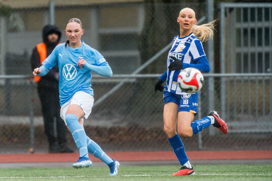 Malmö FFs Nova Rolfsson och IFK Göteborgs Leia Molund