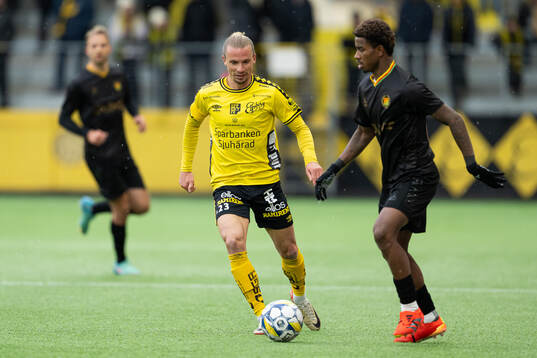 Elfsborgs Niklas Hult och GAISs Chovanie Amatkarijo