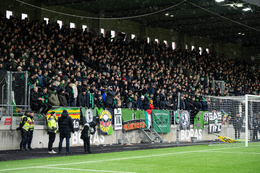 GAISs supportrar på läktaren