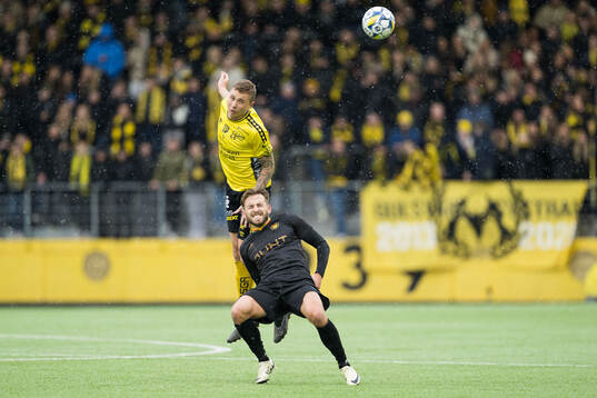 Elfsborgs Sebastian Holmén och GAISs Jack Cooper-Love