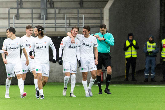 Helsingborgs Taylor Silverholt och Wilhelm Nilsson jublar