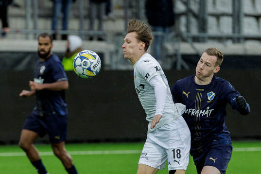Helsingborgs Anton Nilsson och Halmstads Gisli Eyjolfsson