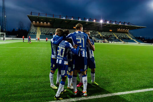 IFK Göteborgs spelare jublar med Kolbeinn Thordarson