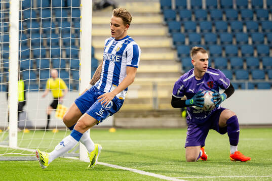 IFK Göteborgs Linus Carlstrand och Nordic Uniteds målvakt